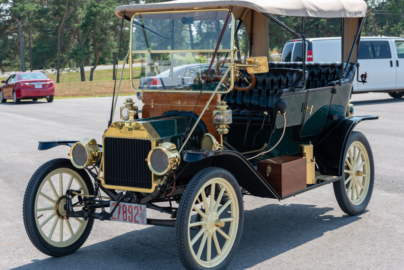 Illustration for article titled Horseless Carriages Visit Our Museum
